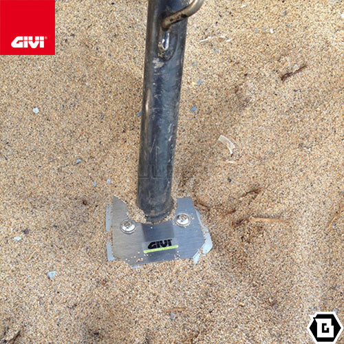 GIVI ES3101 サイドスタンドプレート シルバー／SUZUKI Vストローム 650 / SUZUKI Vストローム 650 L2-L3-L4-L5-L6専用