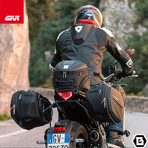 GIVI ST609 サイドバッグ イージーロック ( EASYLOCK ) 容量25L - 30L可変式 左右セット ブラック／KTM 125 デューク / KAWASAKI ヴェルシス 650 / KTM 390 デューク / TRIUMPH トライデント 660他専用